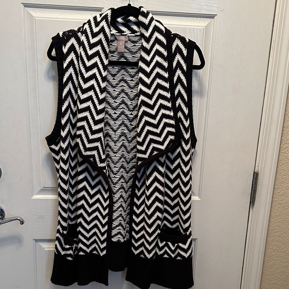 Chico’s Black and White Chevron Open Front Knit Sweater Vest Size 2